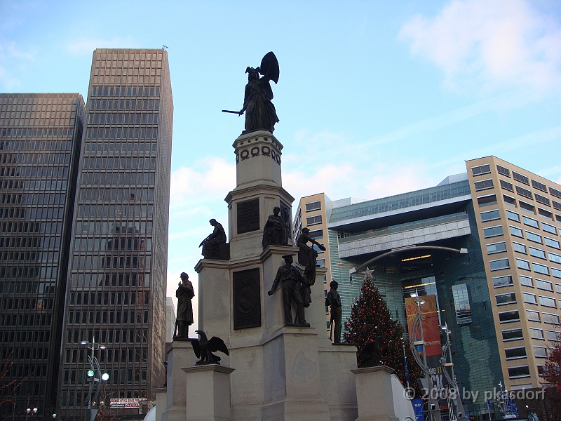 010 Detroit Scenes [2008 Nov 27].JPG - Scenes from Detroit during the Turkey Trot on Thanksgiving Day.